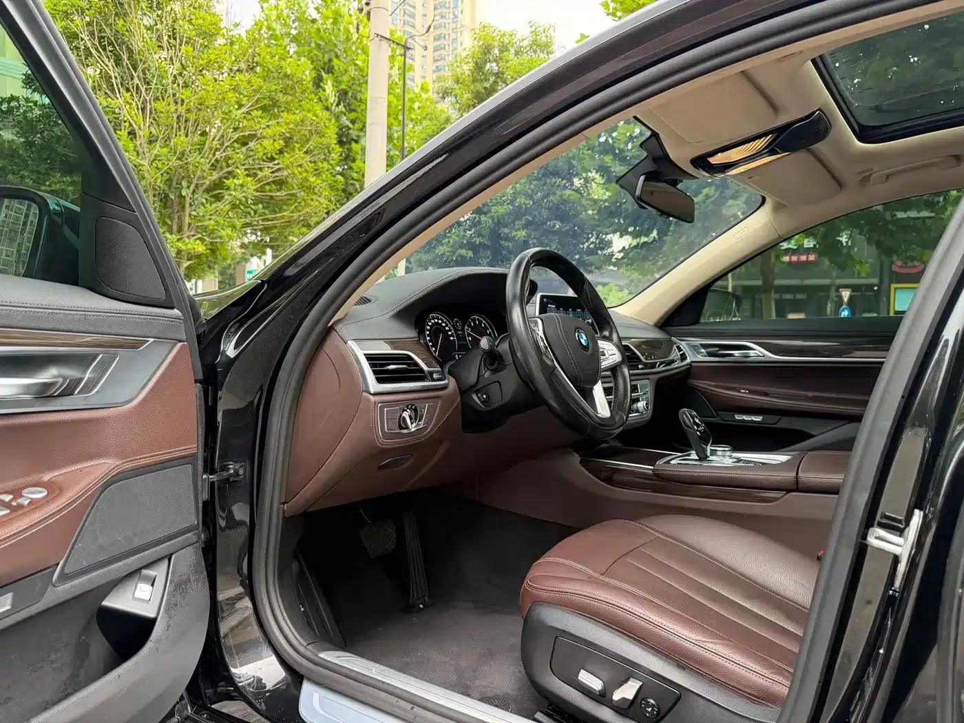 2016 BMW 7 Series 730Li Leading Edition — миниатюра 4