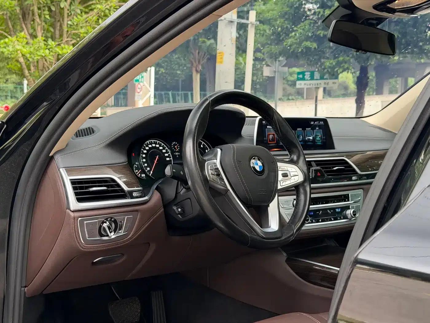 2016 BMW 7 Series 730Li Leading Edition — миниатюра 5