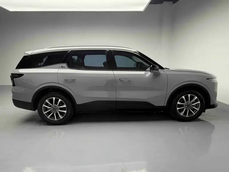 2023 Ford Edge L 2.0T EcoBoost 2WD 7-Seat Luxury — миниатюра 8