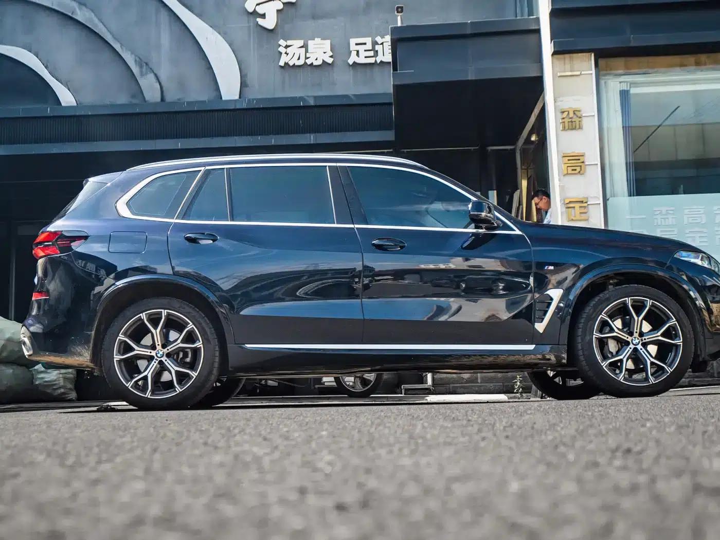 BMW X5 2023 xDrive 30Li Luxury M Sport Package — миниатюра 3