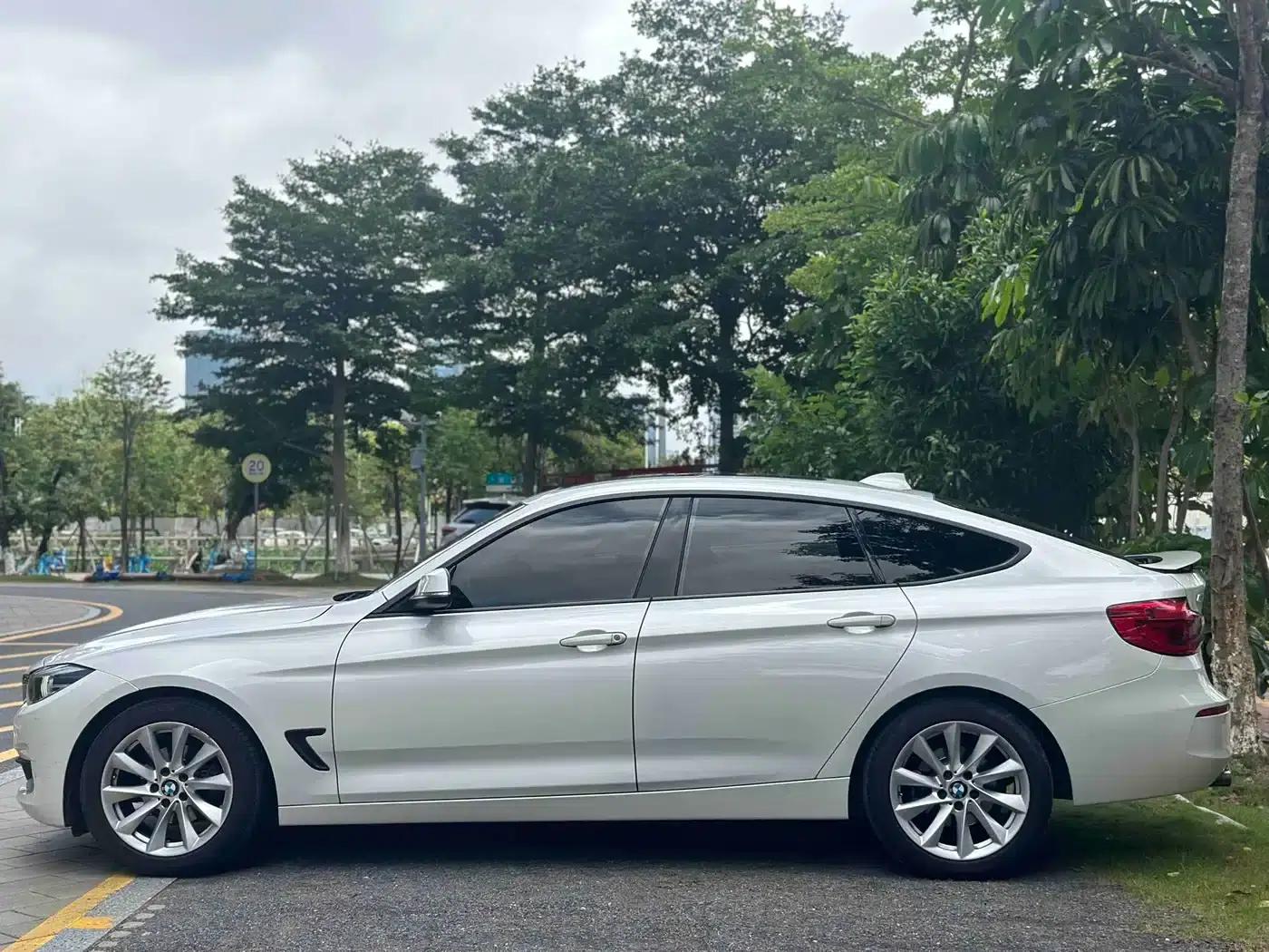 BMW 3 Series GT 2018 320i Fashion Edition — миниатюра 14