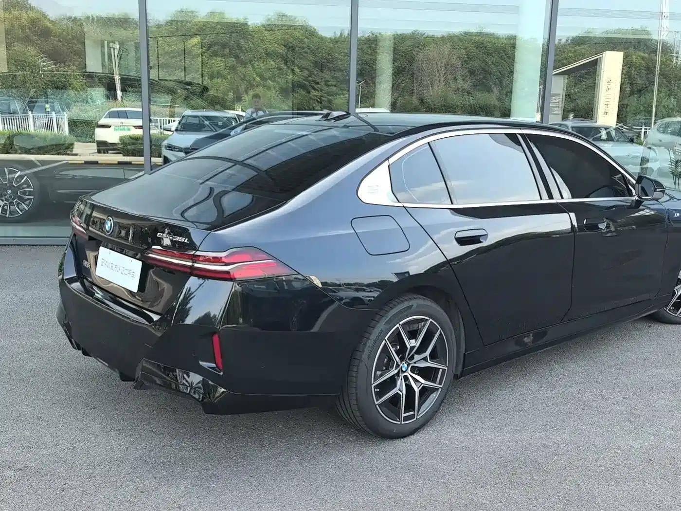BMW i5 2025 eDrive 35L M Sport Package — миниатюра 5