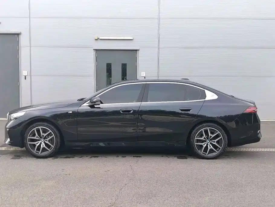 BMW i5 2025 eDrive 35L M Sport Package — миниатюра 3