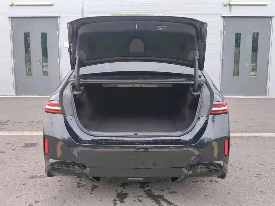 BMW i5 2025 eDrive 35L M Sport Package — миниатюра 9
