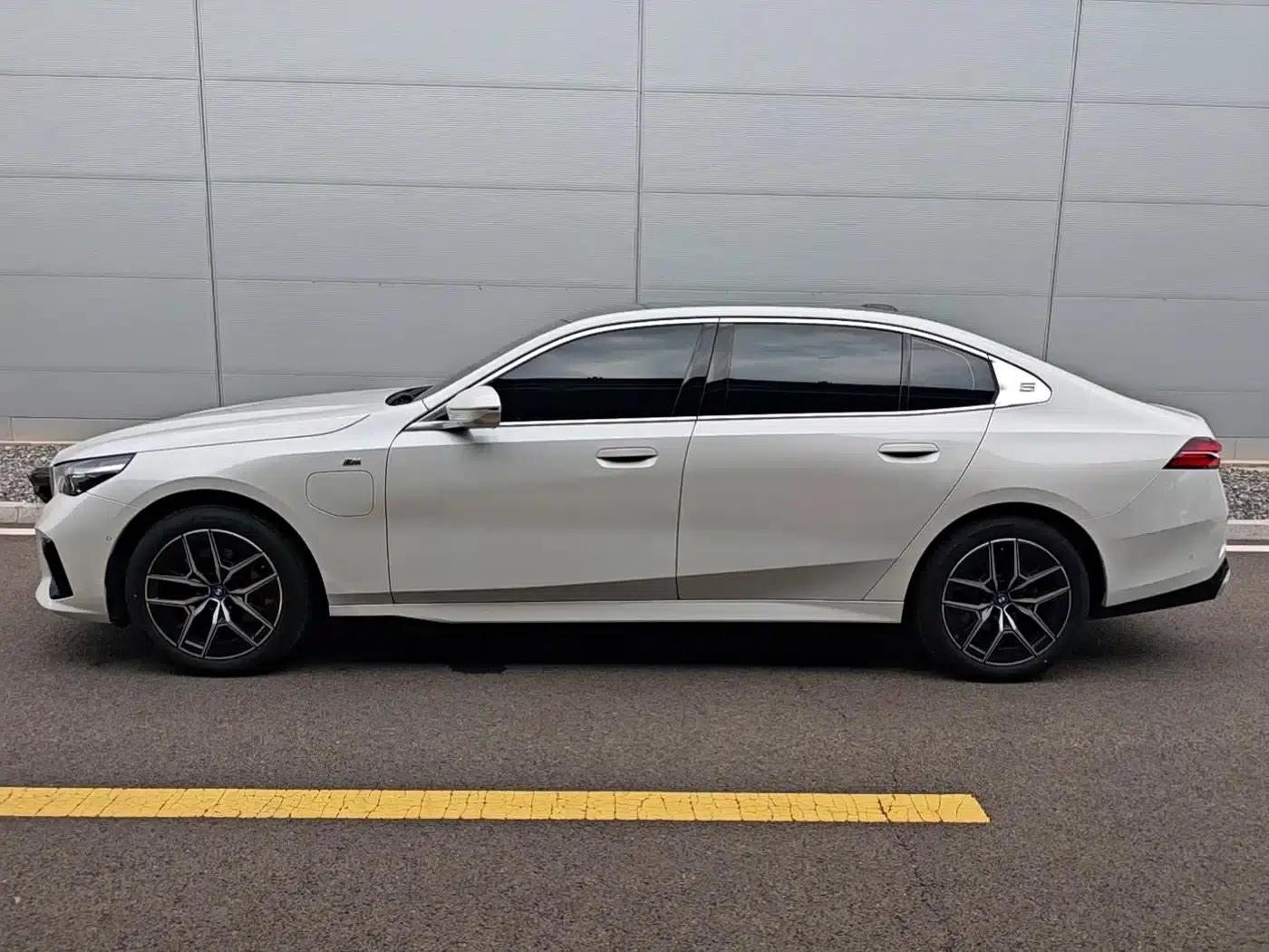 BMW i5 2025 eDrive 35L M Sport Package — миниатюра 3