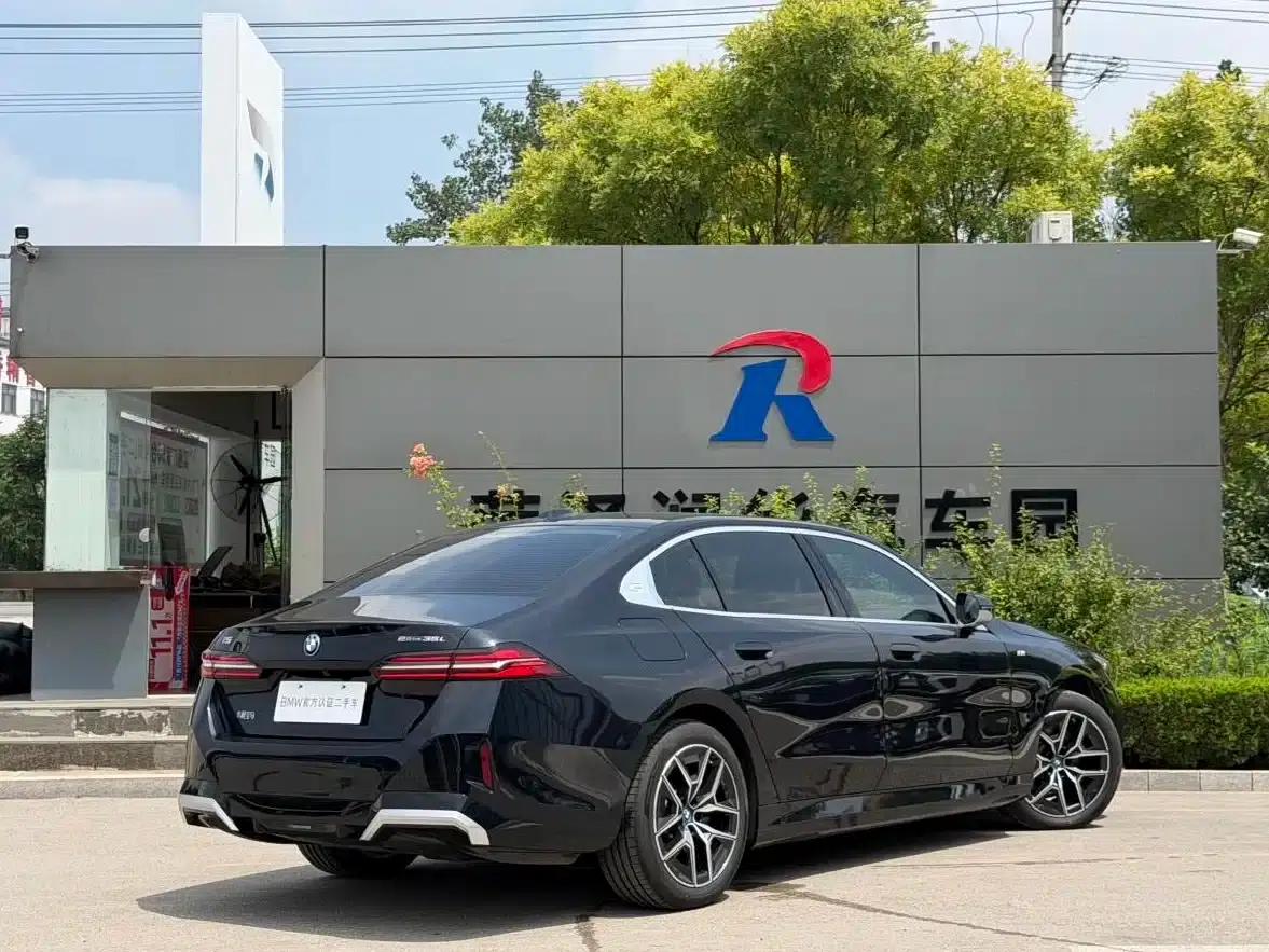 BMW i5 2025 eDrive 35L M Sport Package — миниатюра 9
