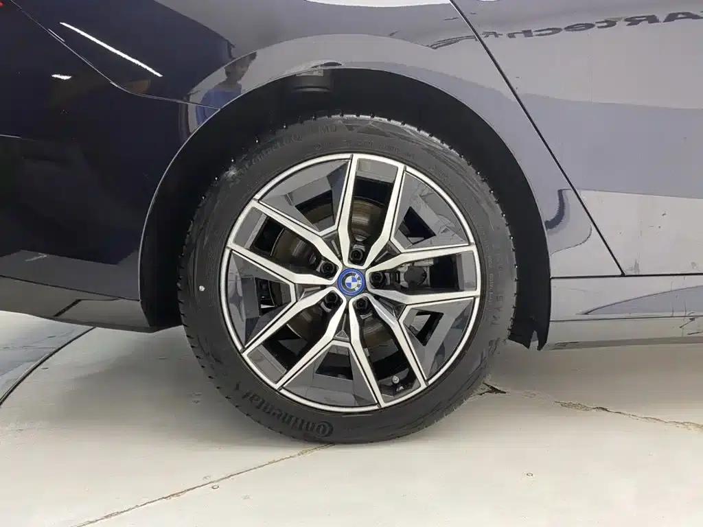 BMW i5 2024 eDrive 35L M Sport Package — миниатюра 11