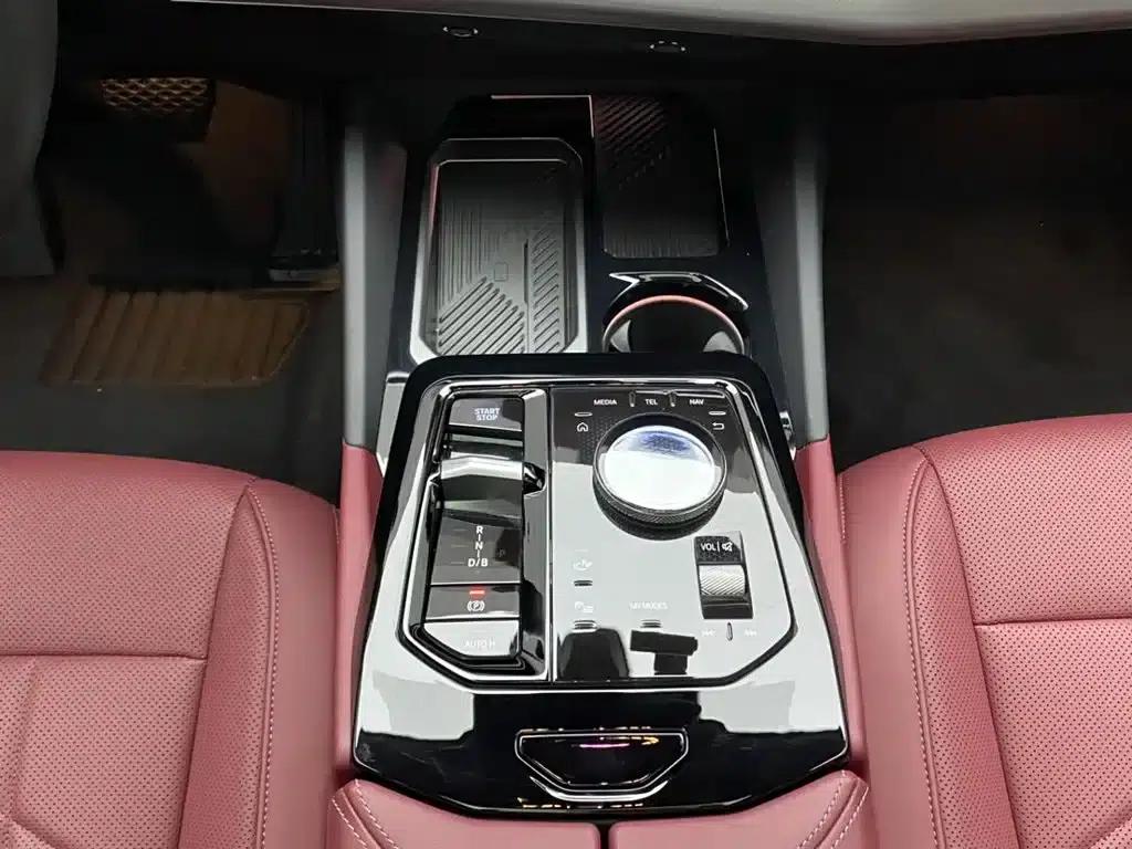 BMW i5 2024 eDrive 35L M Sport Package — миниатюра 20