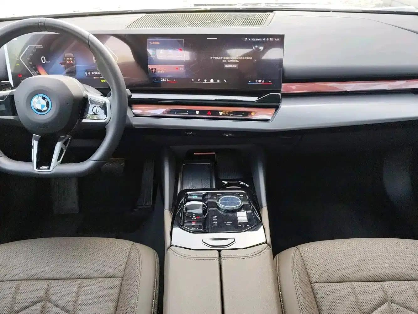 BMW i5 2025 eDrive 35L M Sport Package — миниатюра 4