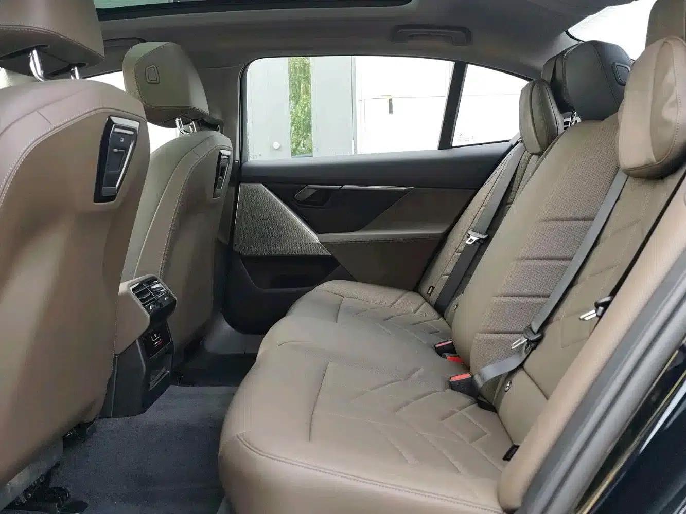 BMW i5 2025 eDrive 35L M Sport Package — миниатюра 5