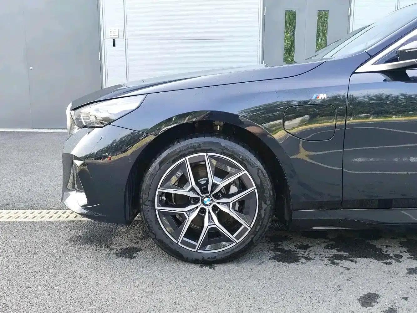 BMW i5 2025 eDrive 35L M Sport Package — миниатюра 9