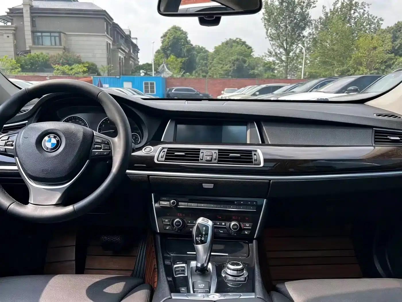 BMW 5 Series GT 2010 535i Luxury — миниатюра 11