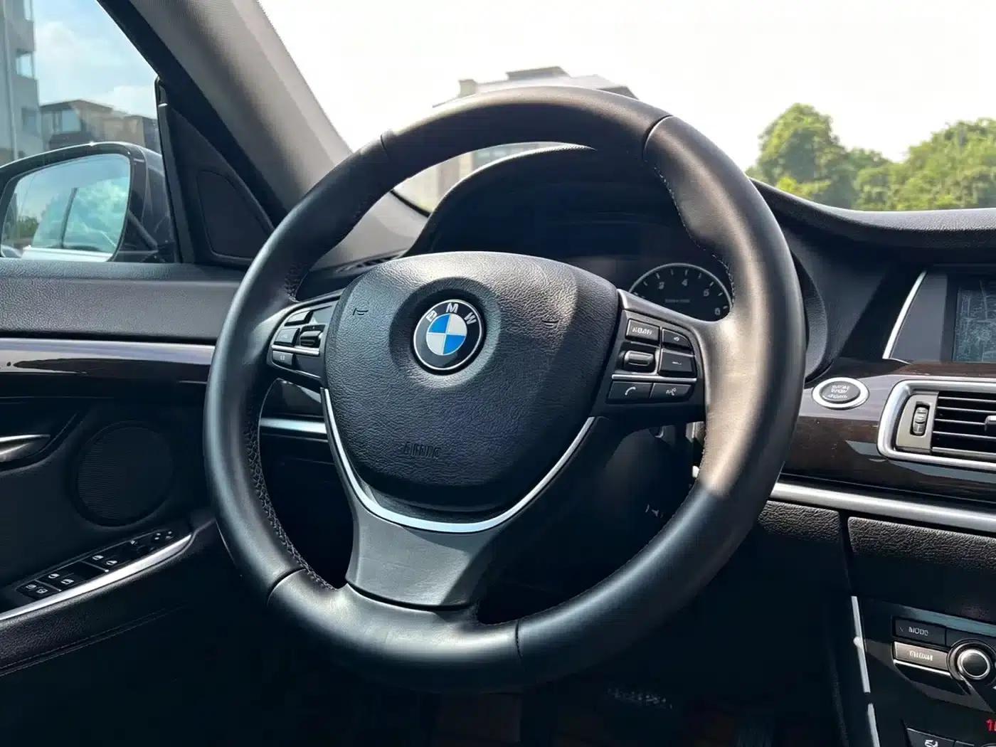 BMW 5 Series GT 2010 535i Luxury — миниатюра 12