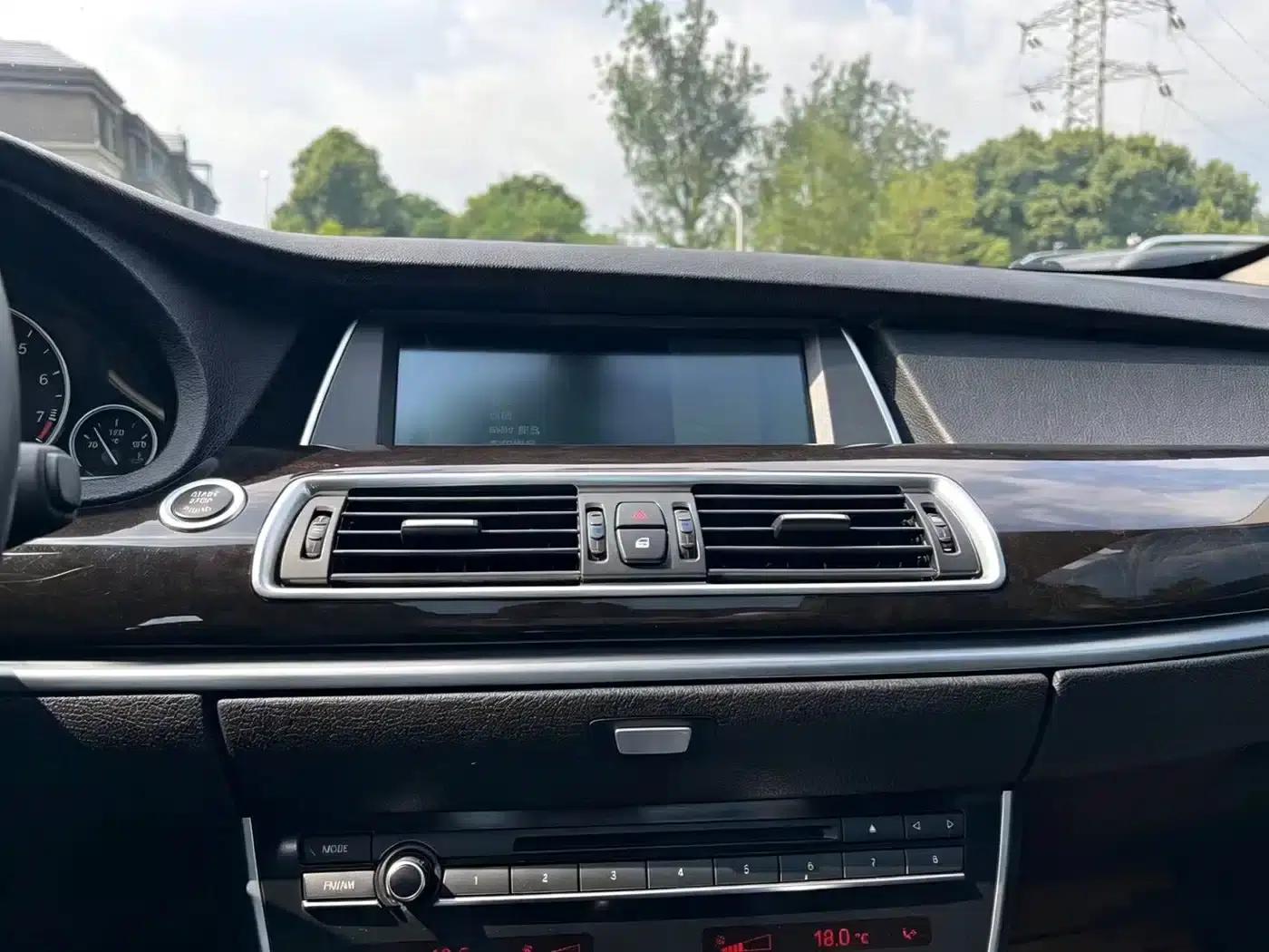 BMW 5 Series GT 2010 535i Luxury — миниатюра 13
