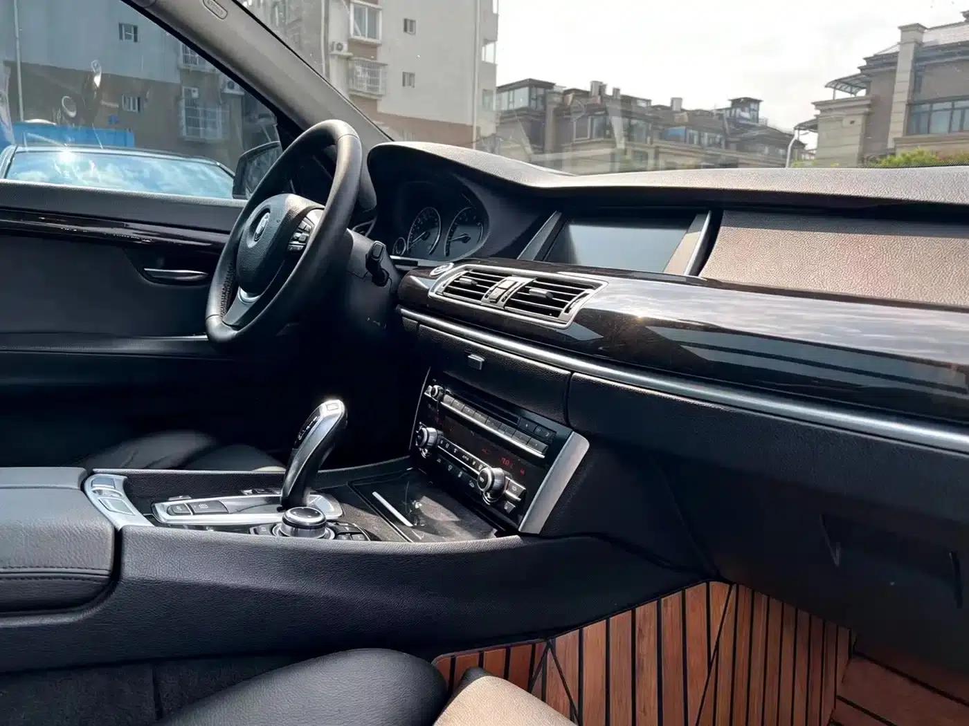 BMW 5 Series GT 2010 535i Luxury — миниатюра 16