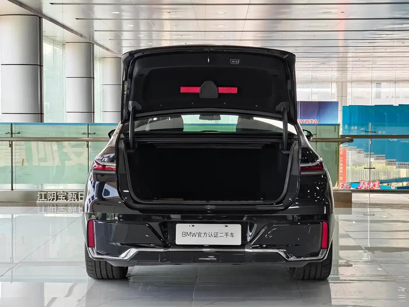 BMW i7 2023 eDrive50L Leading M Sport Package — миниатюра 7