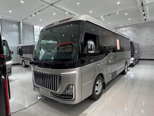 Hongqi Golden Sunflower Guoyue 2026 Model 3.0T Automatic Rear-Wheel Drive 7-Seater Factory Customized Edition