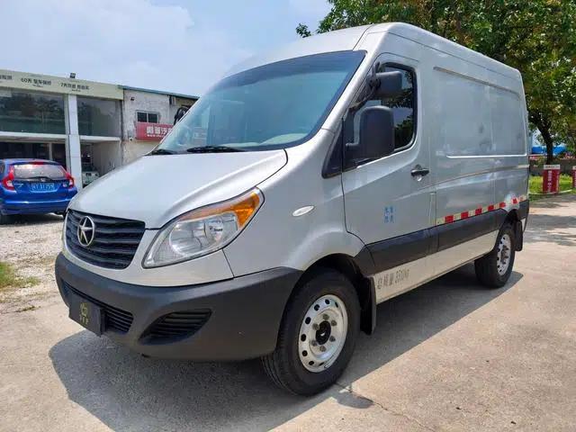 Starlight 2017 2.0T Short Wheelbase Mid-Roof Starlight Logistics Box Truck