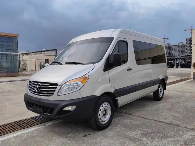2024 Geely Starlight 2.0T Manual Mid-Wheelbase Low-Roof Comfortline 5/6/7 Seats