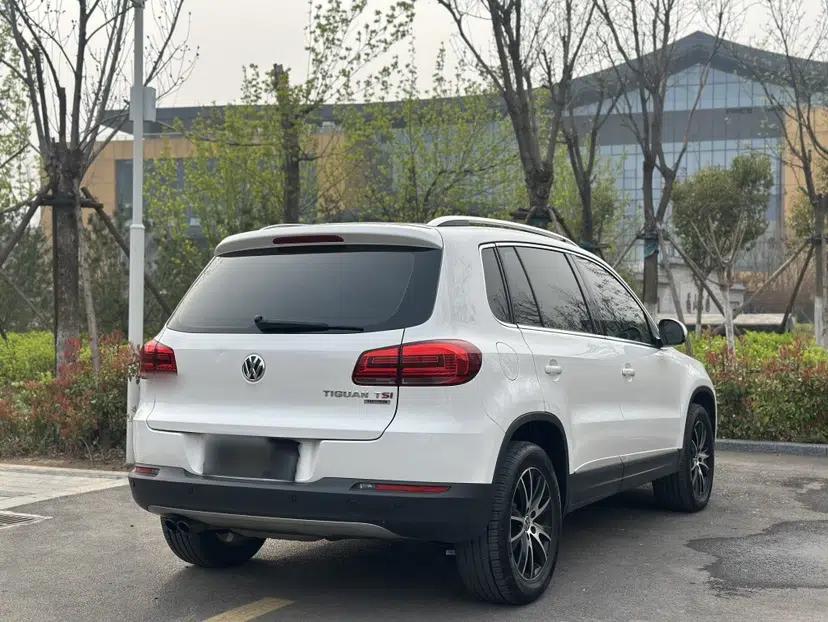 Volkswagen Tiguan 2015 1.8TSI Automatic All-Wheel-Drive Luxury Model — миниатюра 5