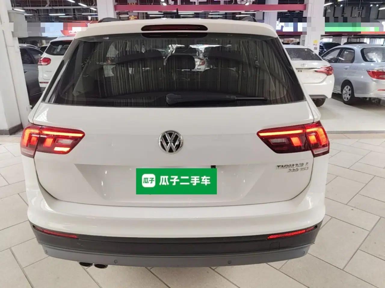 Volkswagen Tiguan L 2017 330TSI Automatic Two-Wheel Drive Luxury Edition — миниатюра 3