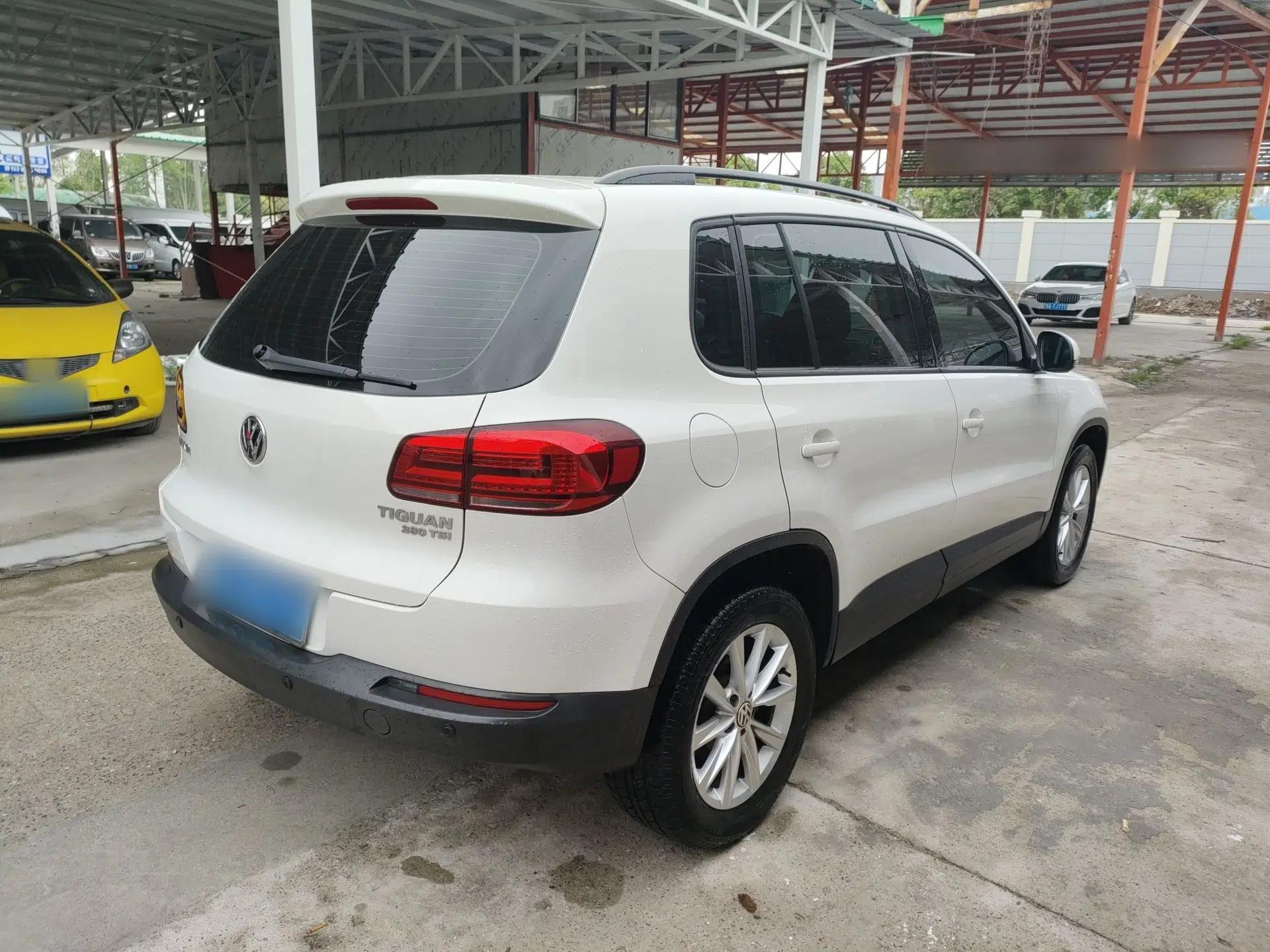 Volkswagen Tiguan 2016 280TSI Automatic Two-Wheel-Drive Silk Road Style Edition — миниатюра 4