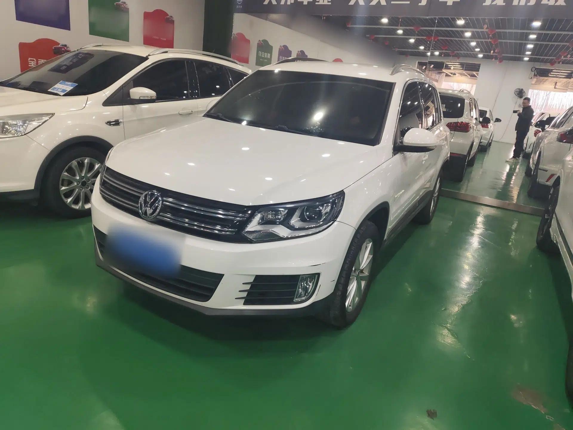 Volkswagen Tiguan 2016 280TSI Automatic Two-Wheel-Drive Silk Road Style Edition — миниатюра 1