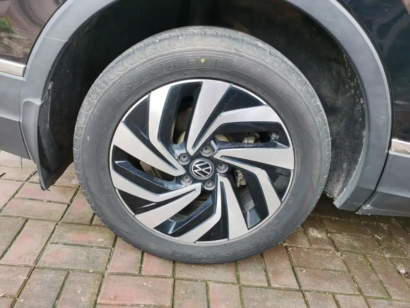 Volkswagen Tiguan L 2022 330TSI Automatic Two-Wheel Drive Smart Edition — миниатюра 11