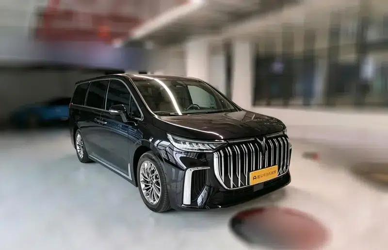 Voyah Dreamer PHEV 2024 - Long Range Flagship Edition — миниатюра 2