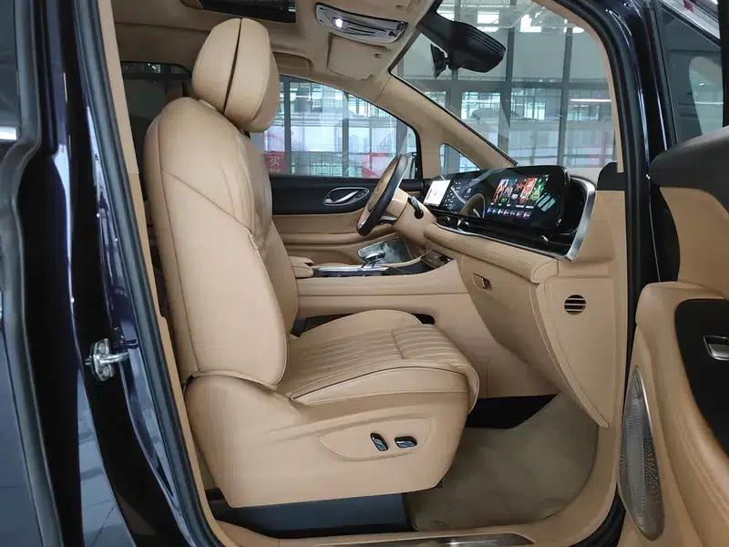 Voyah Dreamer PHEV 2024 - Long Range Flagship Edition — миниатюра 12