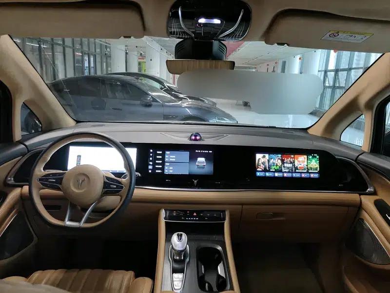 Voyah Dreamer PHEV 2024 - Long Range Flagship Edition — миниатюра 6