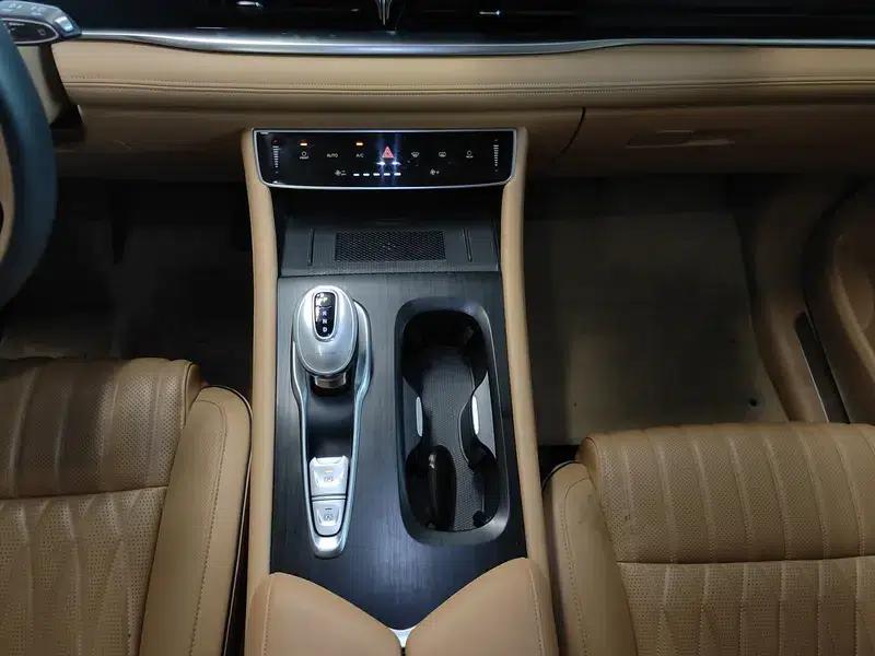 Voyah Dreamer PHEV 2024 - Long Range Flagship Edition — миниатюра 9
