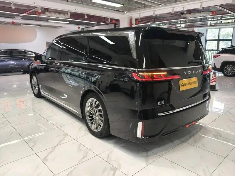 Voyah Dreamer PHEV 2024 - Long Range Flagship Edition — миниатюра 3