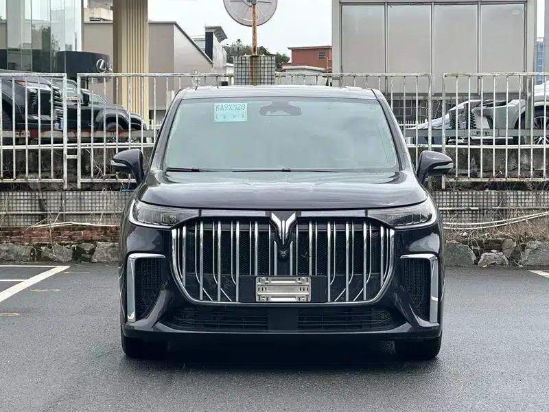 Voyah Dreamer PHEV 2022 Low-Carbon Edition — миниатюра 2