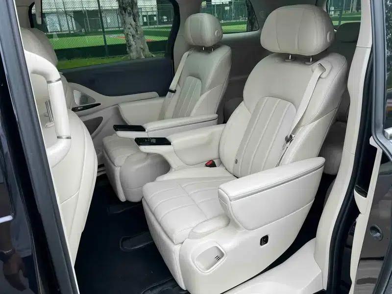 Voyah Dreamer PHEV 2025 AWD Premium Kunpeng Edition — миниатюра 13