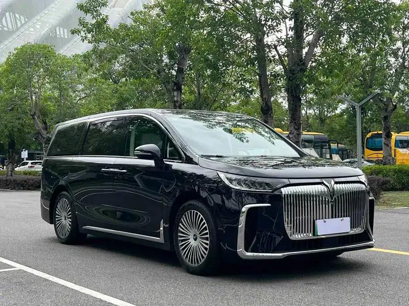 Voyah Dreamer PHEV 2025 AWD Premium Kunpeng Edition — миниатюра 3