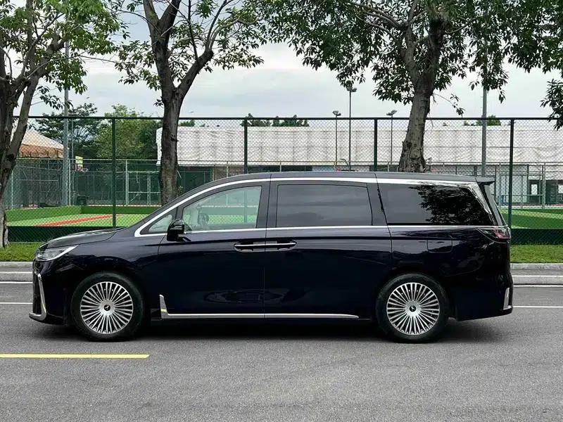 Voyah Dreamer PHEV 2025 AWD Premium Kunpeng Edition — миниатюра 4
