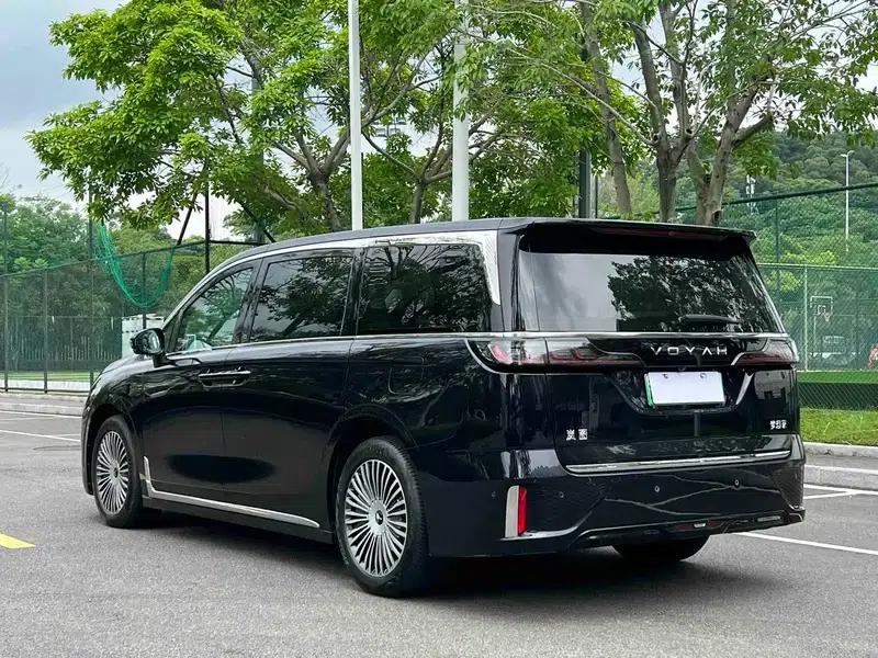 Voyah Dreamer PHEV 2025 AWD Premium Kunpeng Edition — миниатюра 5