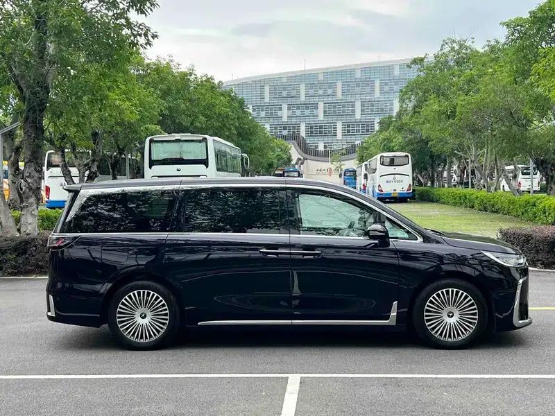 Voyah Dreamer PHEV 2025 AWD Premium Kunpeng Edition — миниатюра 7