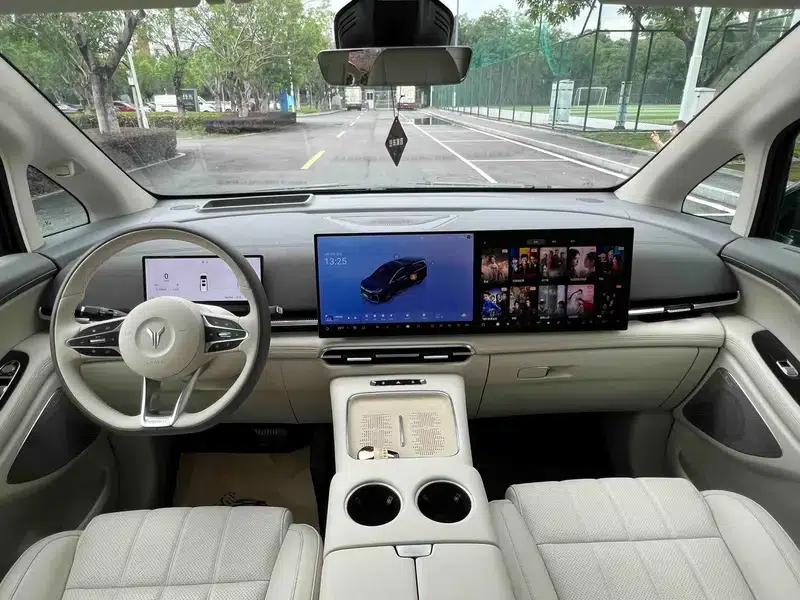 Voyah Dreamer PHEV 2025 AWD Premium Kunpeng Edition — миниатюра 10