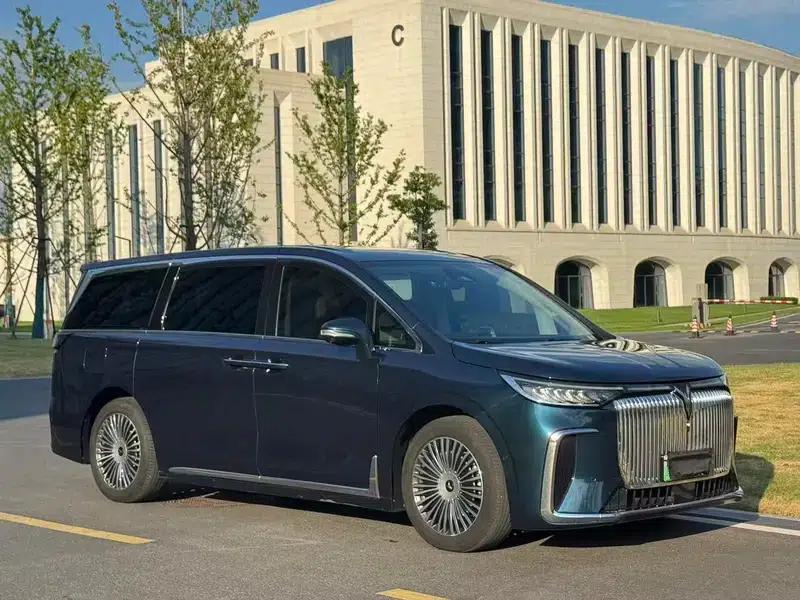 Voyah Dreamer PHEV 2025 AWD Premium Kunpeng Edition — миниатюра 3