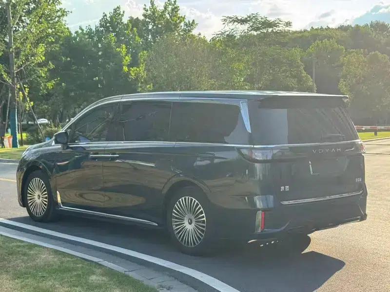 Voyah Dreamer PHEV 2025 AWD Premium Kunpeng Edition — миниатюра 4