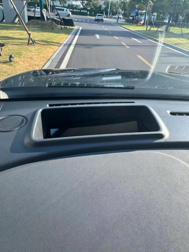 Voyah Dreamer PHEV 2025 AWD Premium Kunpeng Edition — миниатюра 8