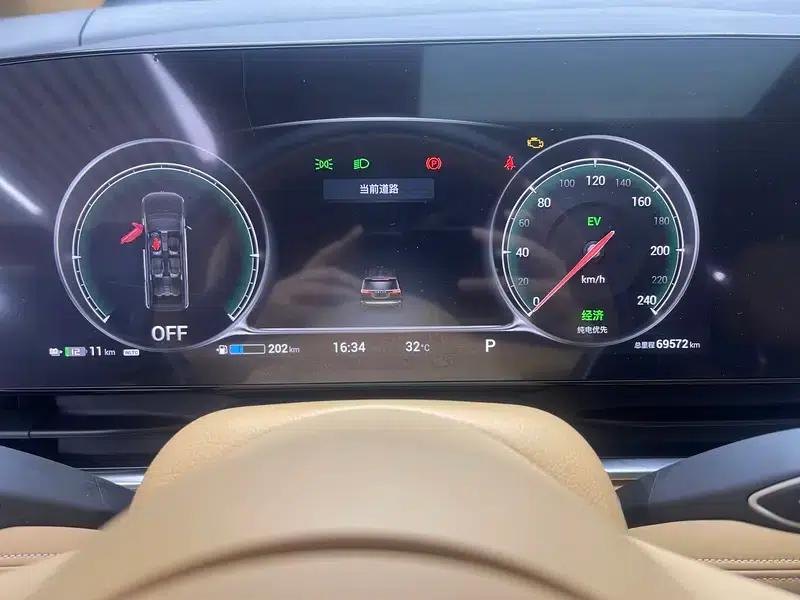 Voyah Dreamer PHEV 2022 Low-Carbon Edition — миниатюра 15