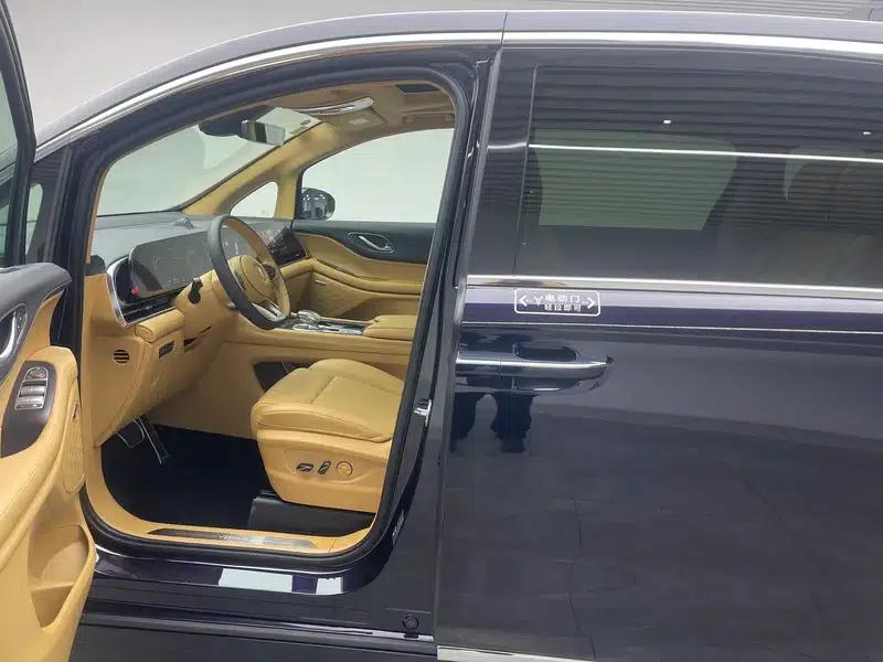 Voyah Dreamer PHEV 2022 Low-Carbon Edition — миниатюра 17