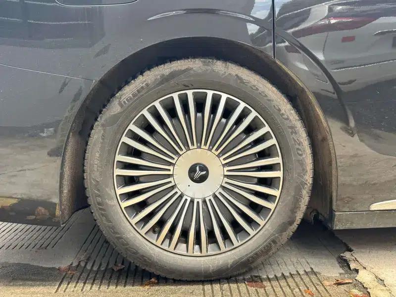 Voyah Dreamer PHEV 2025 AWD Flagship Kunpeng Edition — миниатюра 6