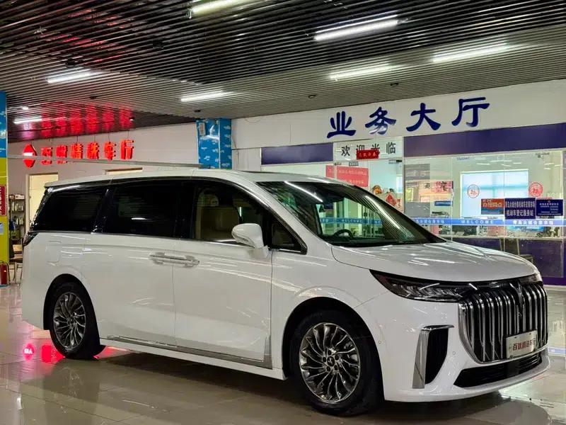 Voyah Dreamer PHEV 2022 Low-Carbon Edition — миниатюра 3