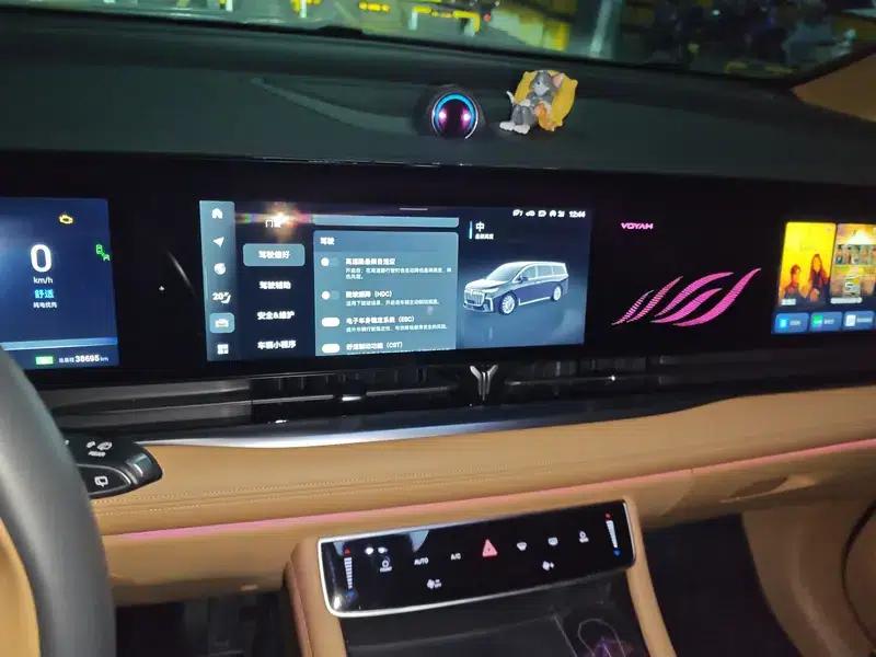 Voyah Dreamer PHEV 2022 Low-Carbon Edition — миниатюра 12