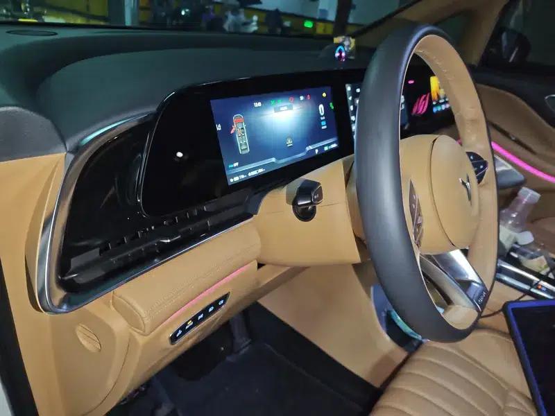 Voyah Dreamer PHEV 2022 Low-Carbon Edition — миниатюра 13