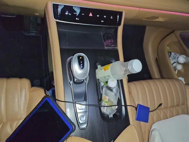 Voyah Dreamer PHEV 2022 Low-Carbon Edition — миниатюра 14
